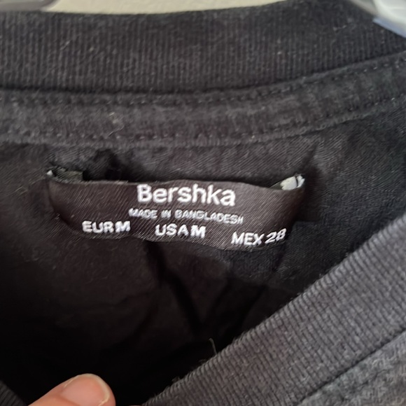 Women’s Bershka Short Sleeve Crew neck Graphic Tee - Picture 3 of 6